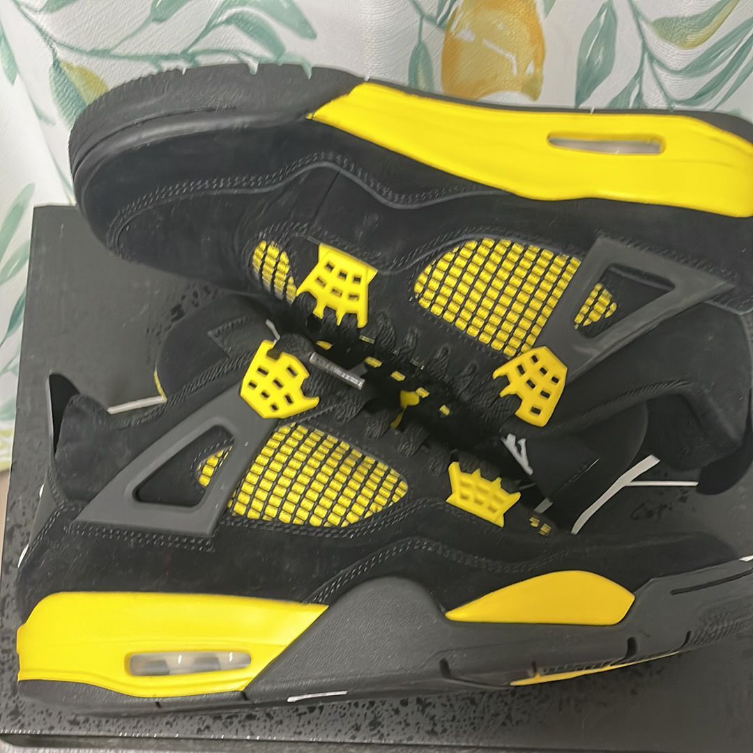 Nike Air Jordan 4 Retro "Thunder"(2023)