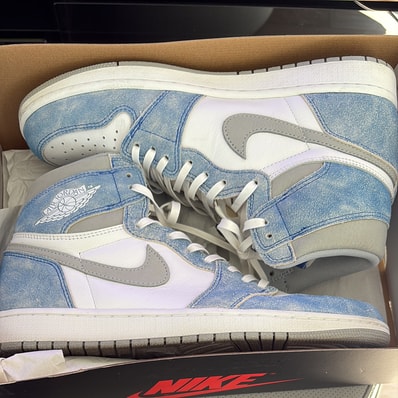 Nike Air Jordan 1 High OG "Hyper Royal"