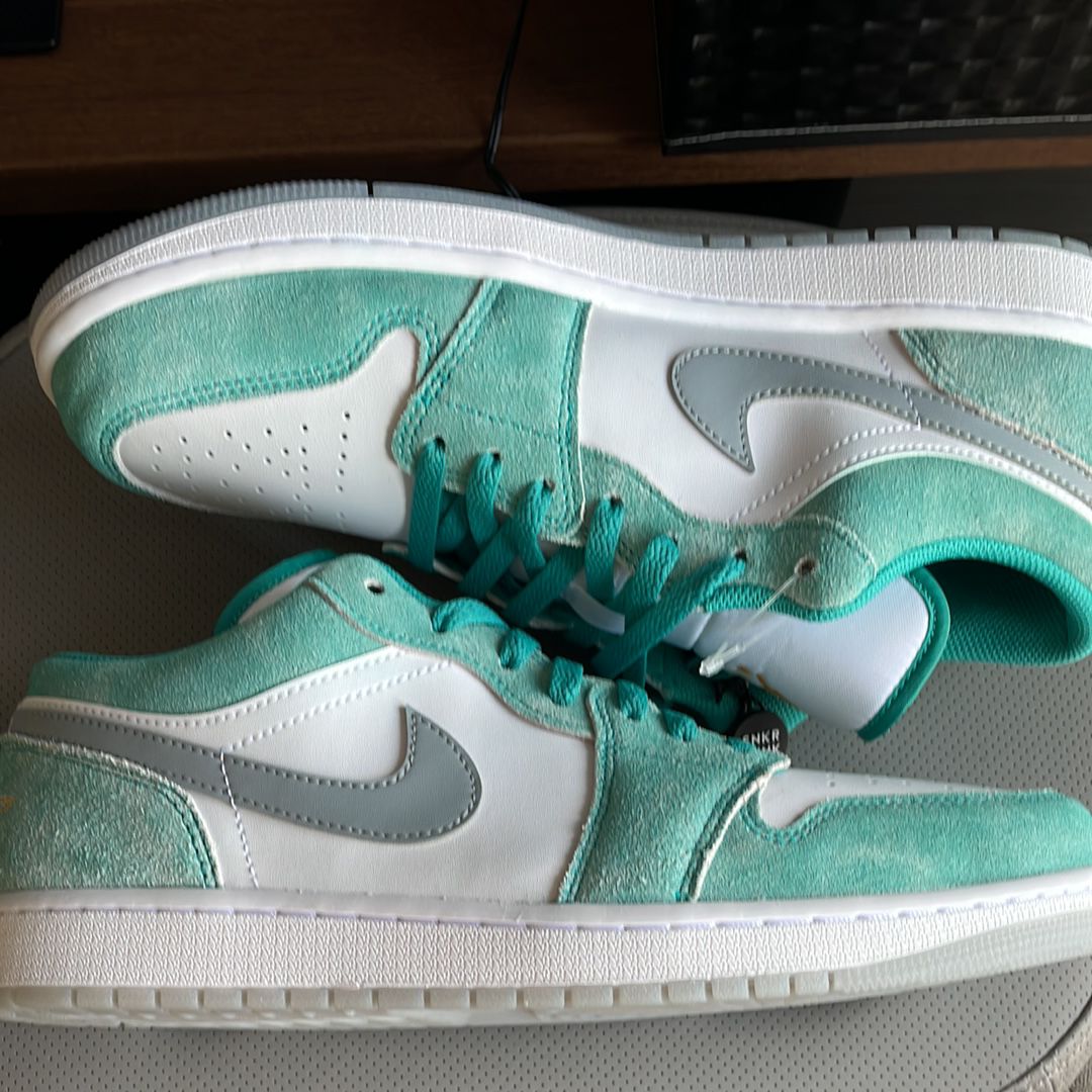 Nike Air Jordan 1 Low SE "New Emerald"