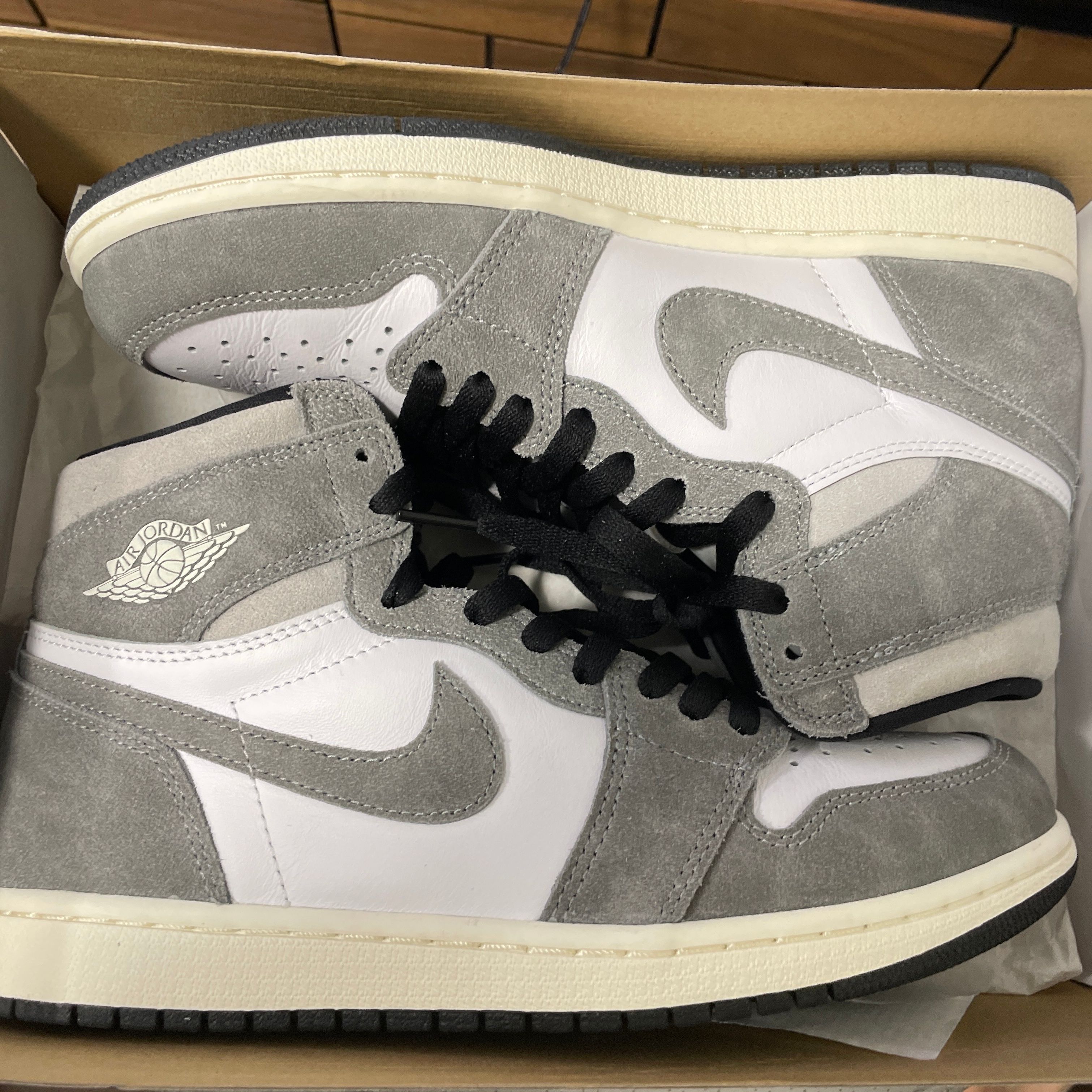 Nike Air Jordan 1 Retro High OG "Black and Smoke Grey"