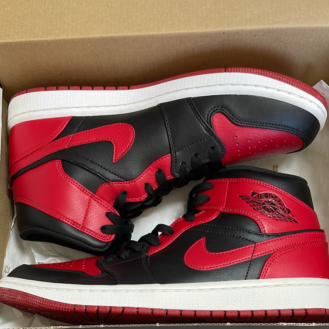 Nike Air Jordan 1 Mid "Bred"