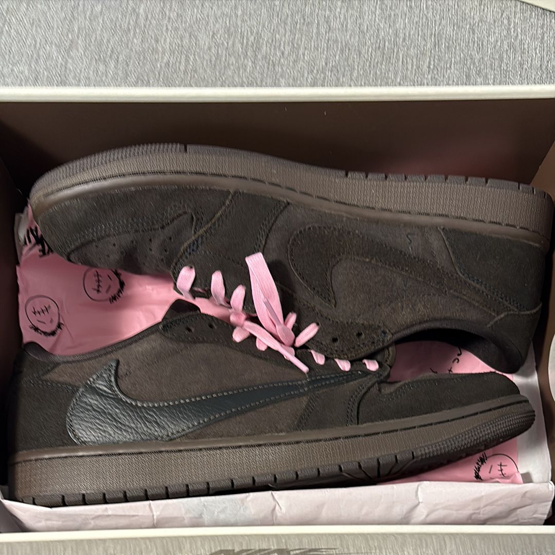 Travis Scott × Nike Air Jordan 1 Low OG SP "Velvet Brown and Dark Mocha"