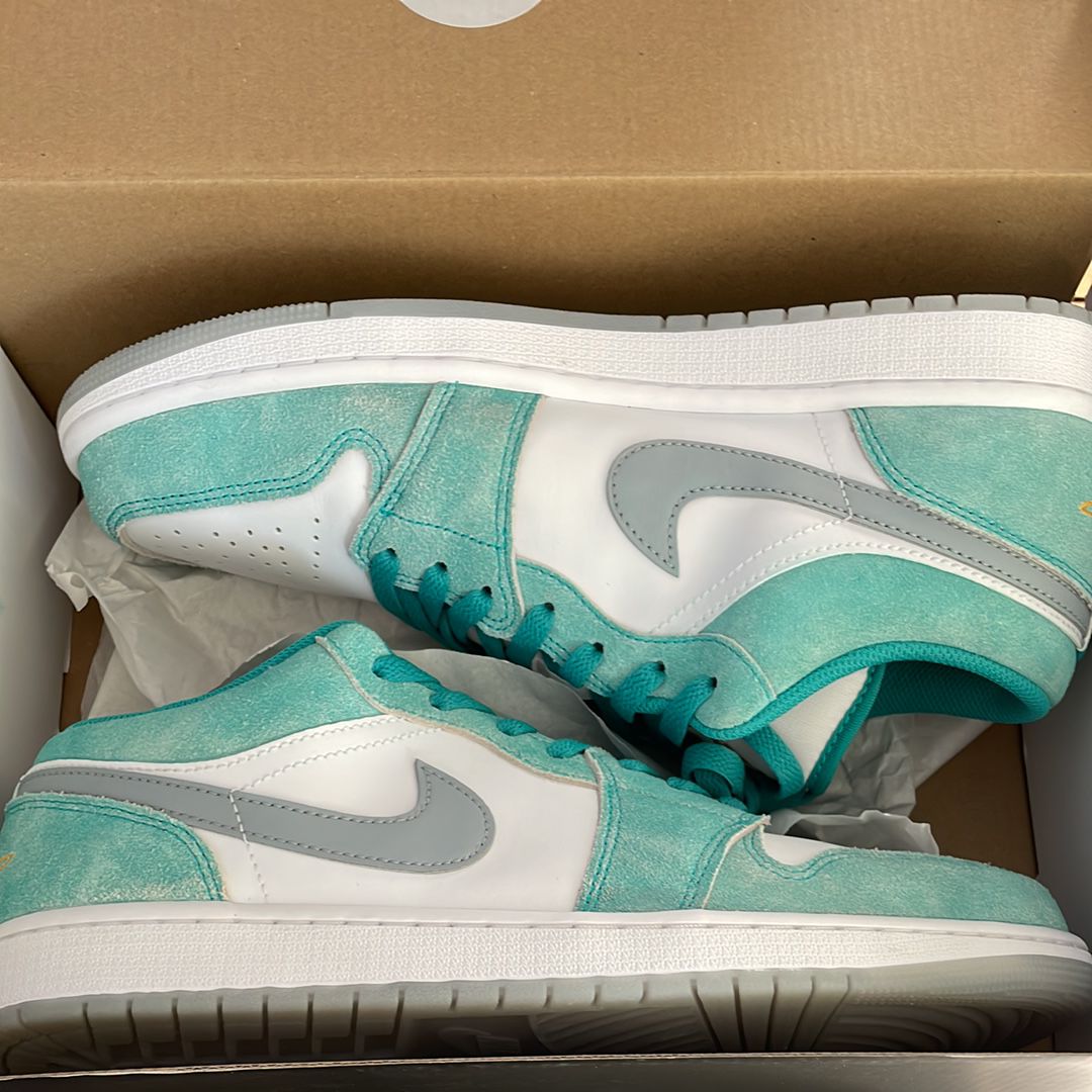 Nike Air Jordan 1 Low SE "New Emerald"