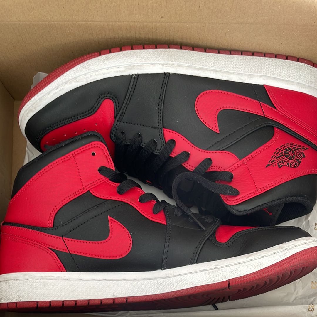 Nike Air Jordan 1 Mid "Bred"