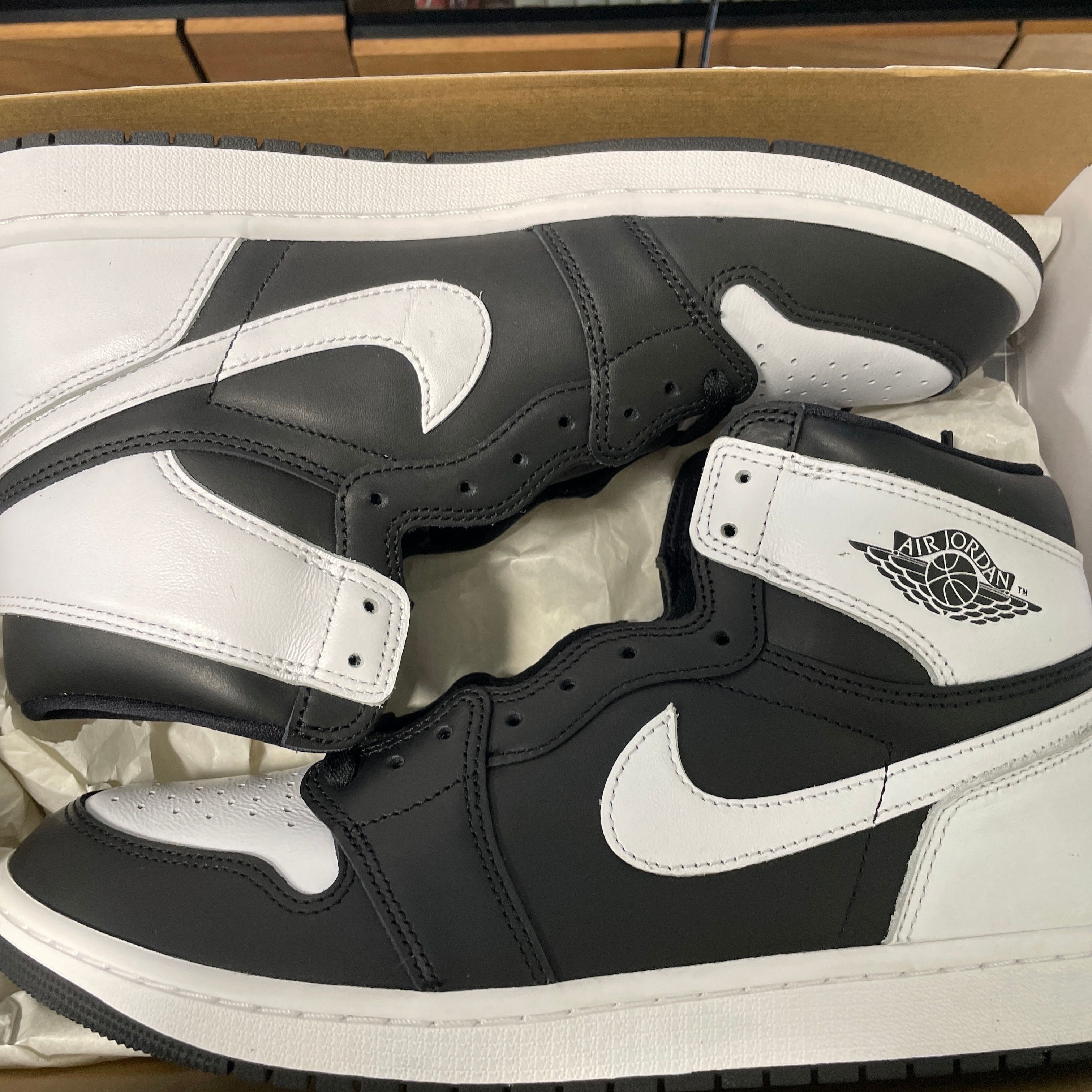 Nike Air Jordan 1 Retro High OG "Black/White"