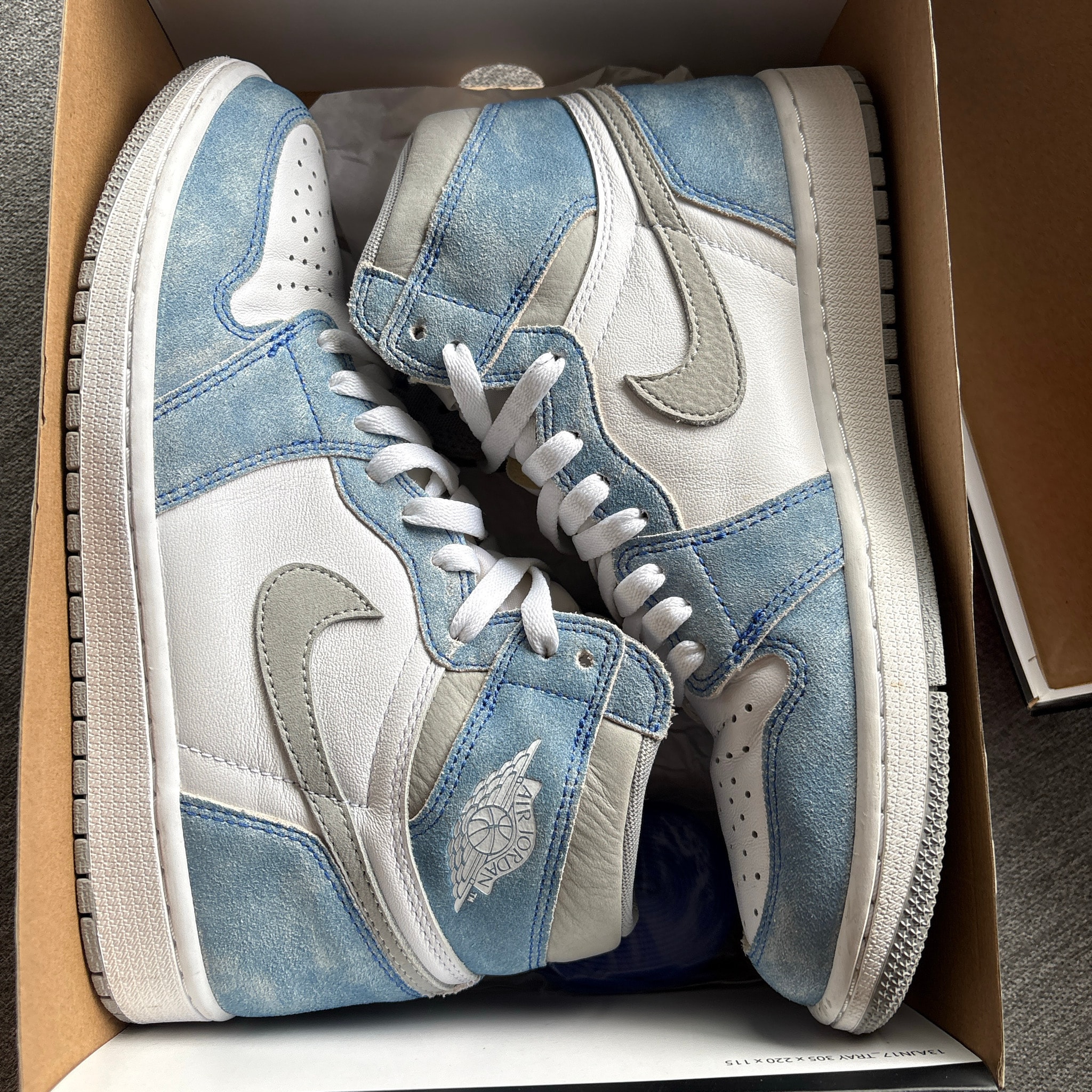 Nike Air Jordan 1 High OG "Hyper Royal"