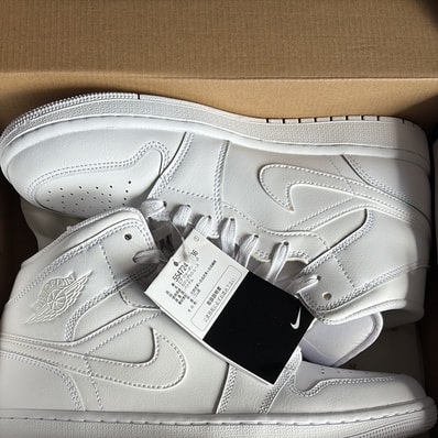 Nike Air Jordan 1 Mid "Triple White"