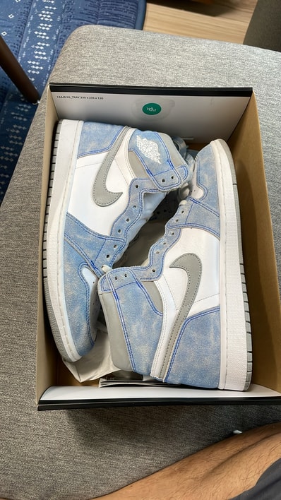 Nike Air Jordan 1 High OG "Hyper Royal"