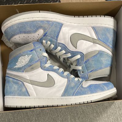 Nike Air Jordan 1 High OG "Hyper Royal"