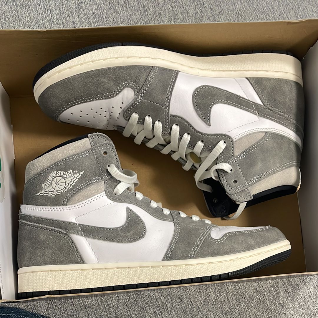 Nike Air Jordan 1 Retro High OG "Black and Smoke Grey"