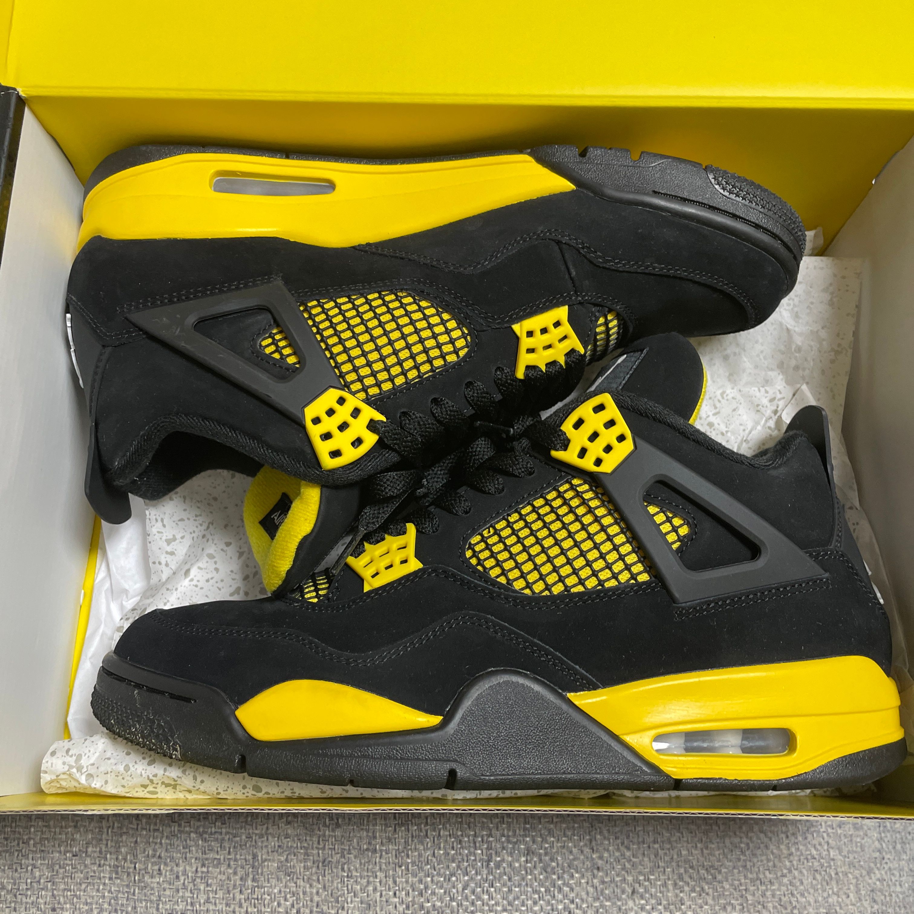 Nike Air Jordan 4 Retro "Thunder"(2023)