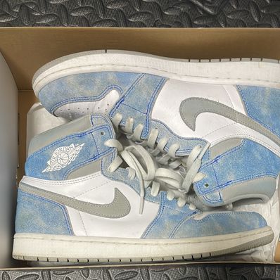 Nike Air Jordan 1 High OG "Hyper Royal"