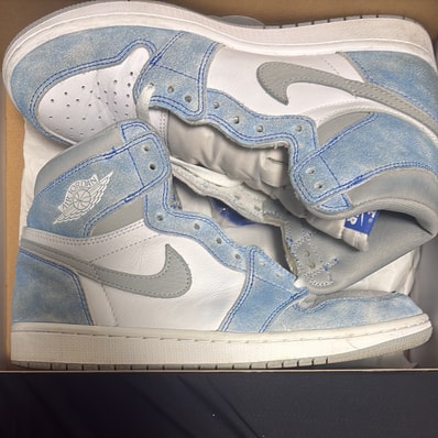 Nike Air Jordan 1 High OG "Hyper Royal"
