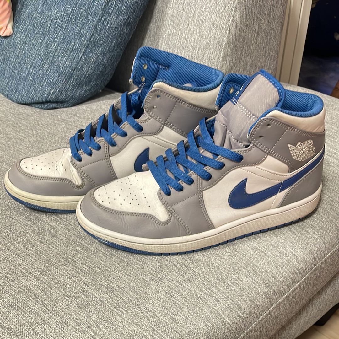 Nike Air Jordan 1 Mid "True Blue"