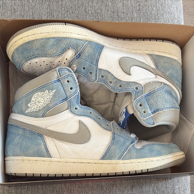 Nike Air Jordan 1 High OG "Hyper Royal"