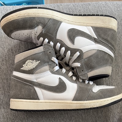 Nike Air Jordan 1 Retro High OG "Black and Smoke Grey"