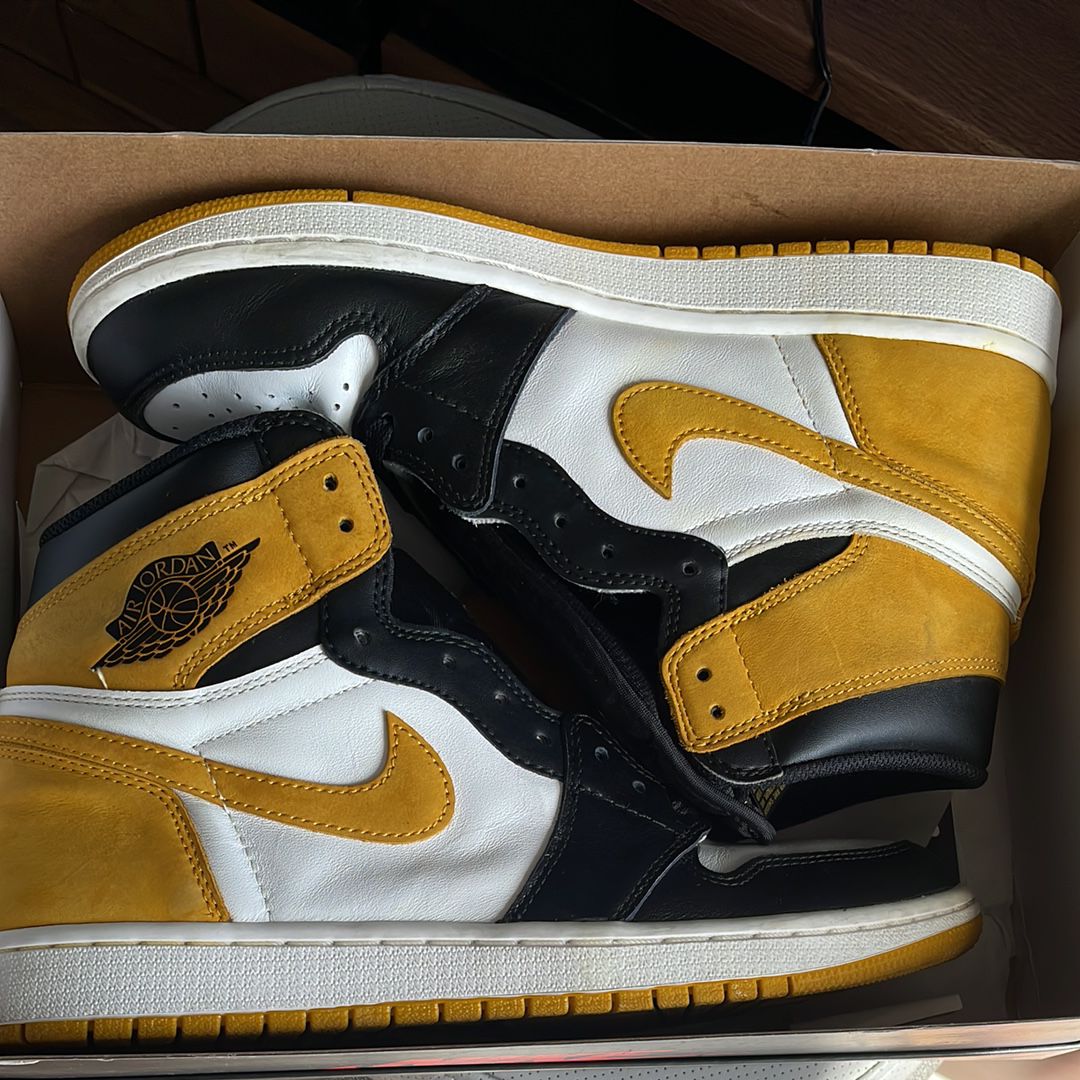 Nike Air Jordan 1 Retro High OG "Black Toe/Yellow Ochre"