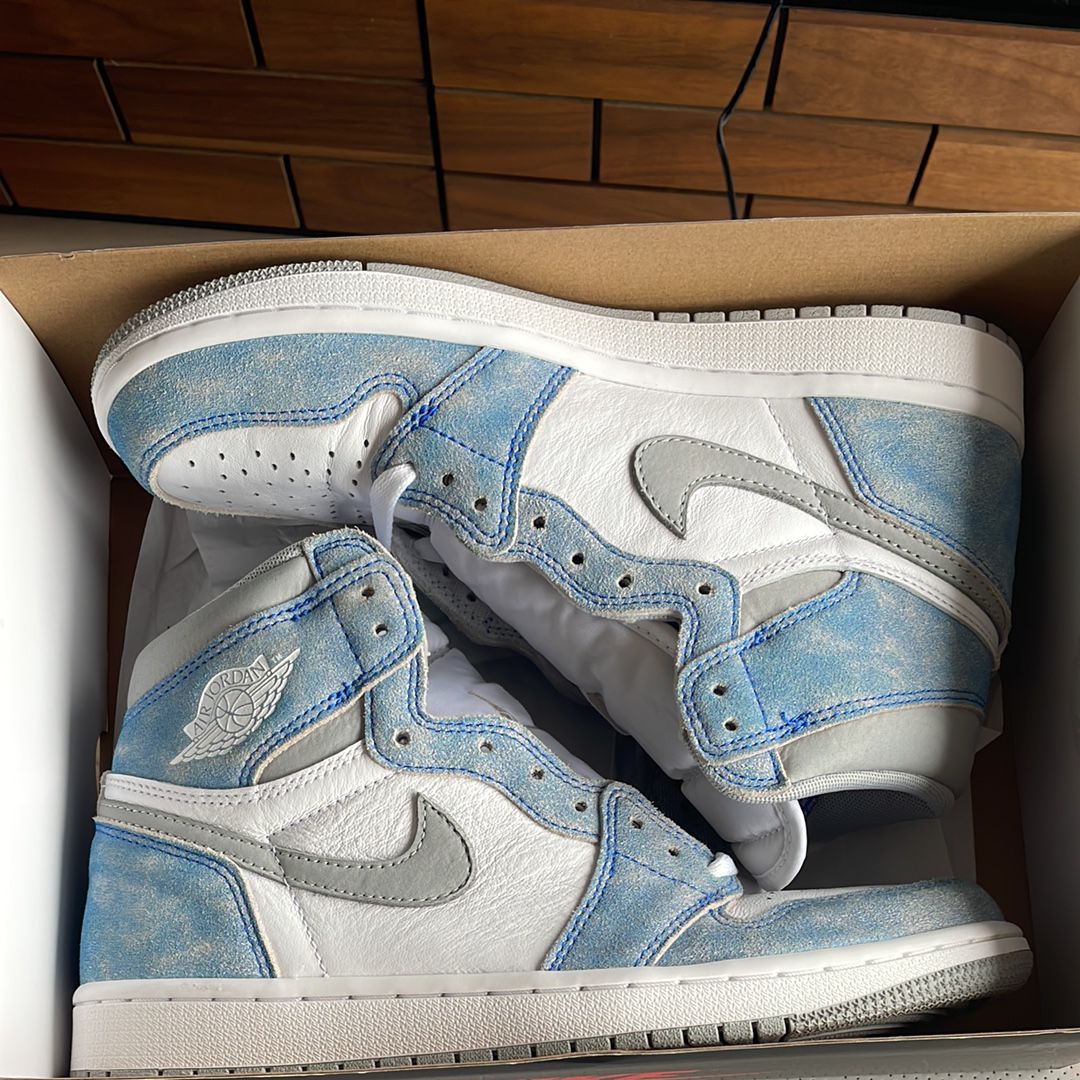 Nike Air Jordan 1 High OG "Hyper Royal"