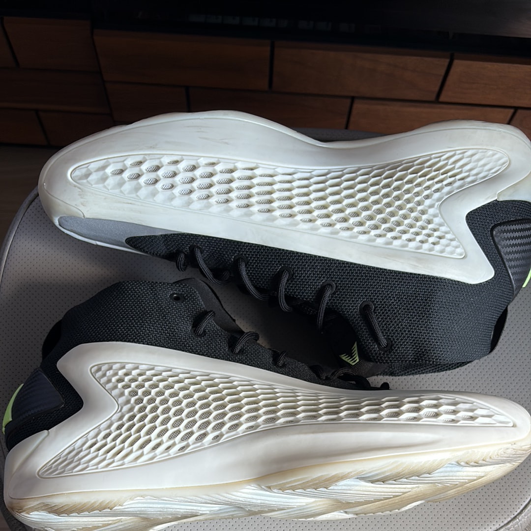 アディダス AE1 ロー "クラウドホワイト/コアブラック/グリーンスパーク"