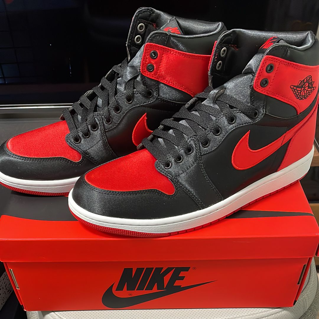 Nike Women's Air Jordan 1 Retro High OG "Satin Bred"