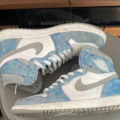 Nike Air Jordan 1 High OG "Hyper Royal"