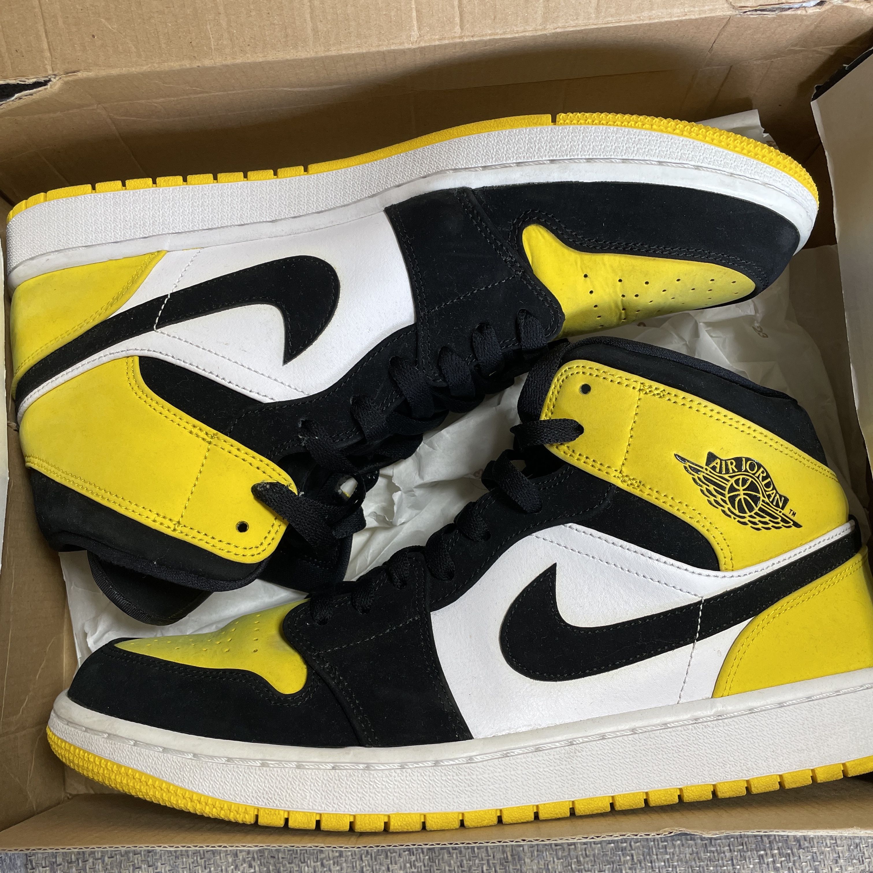 Nike Air Jordan 1 Mid "Yellow Toe Black"