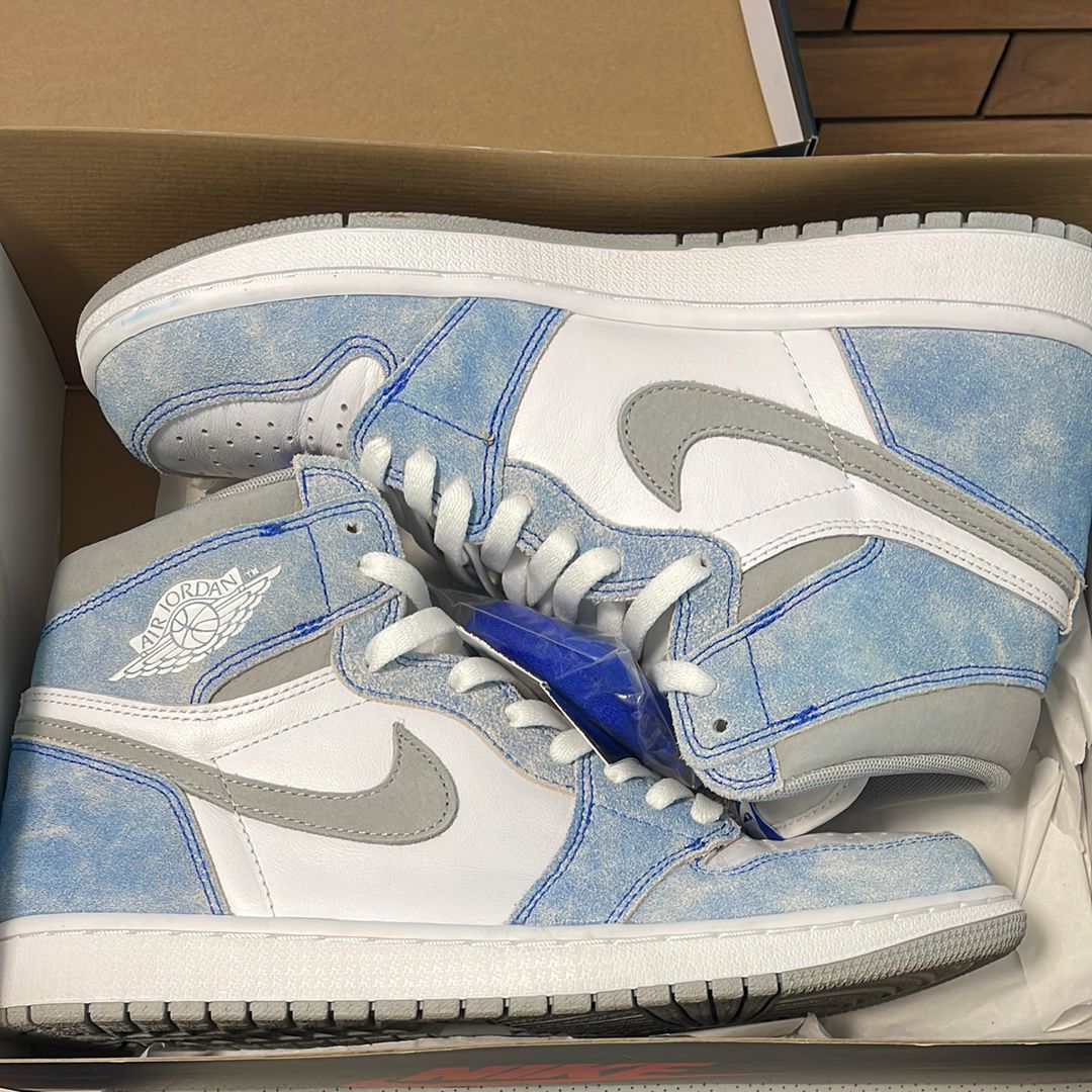 Nike Air Jordan 1 High OG "Hyper Royal"
