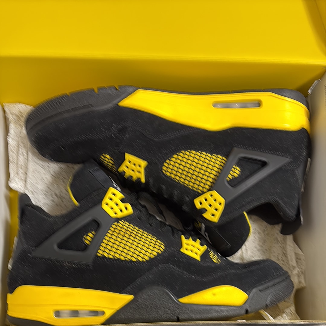 Nike Air Jordan 4 Retro "Thunder"(2023)