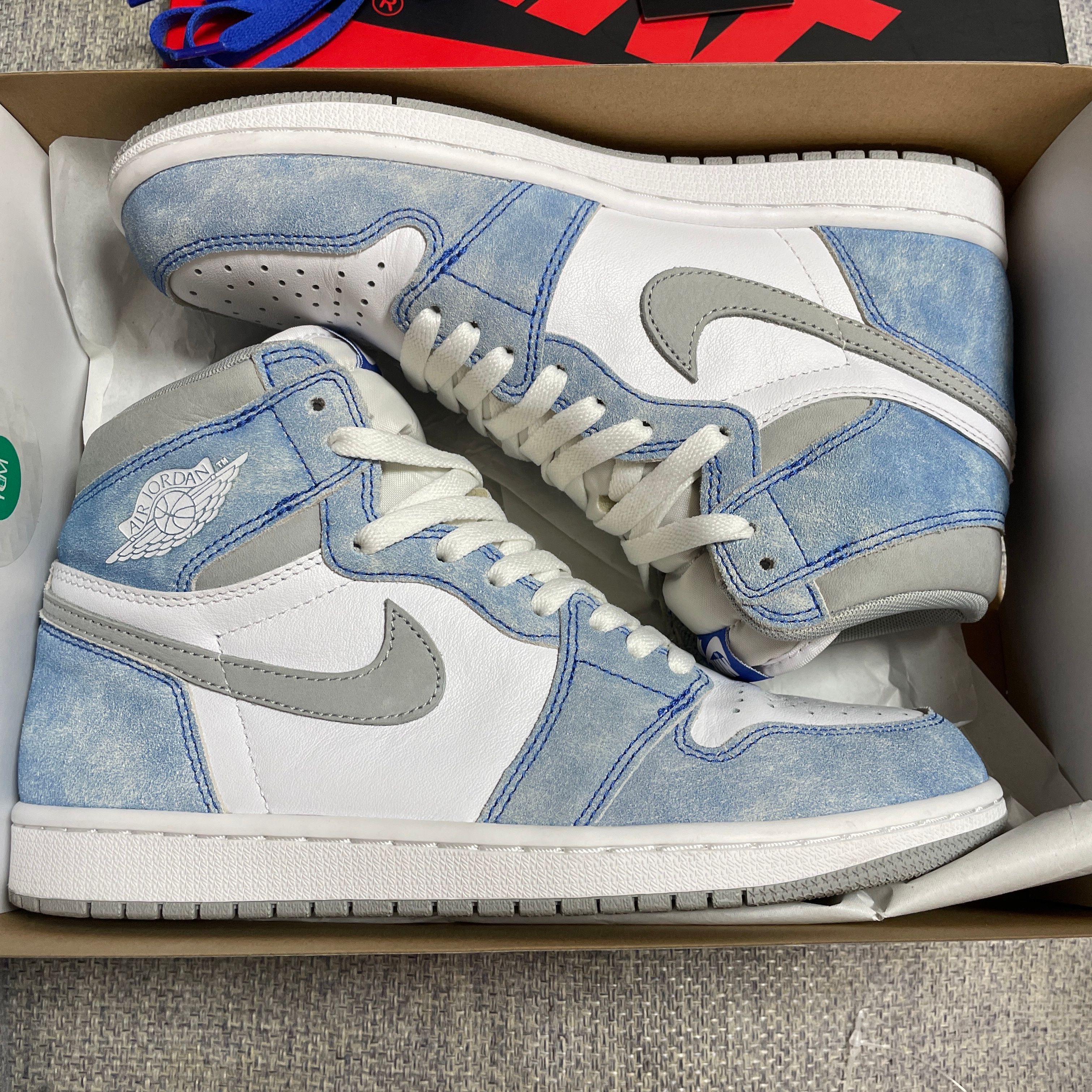 Nike Air Jordan 1 High OG "Hyper Royal"