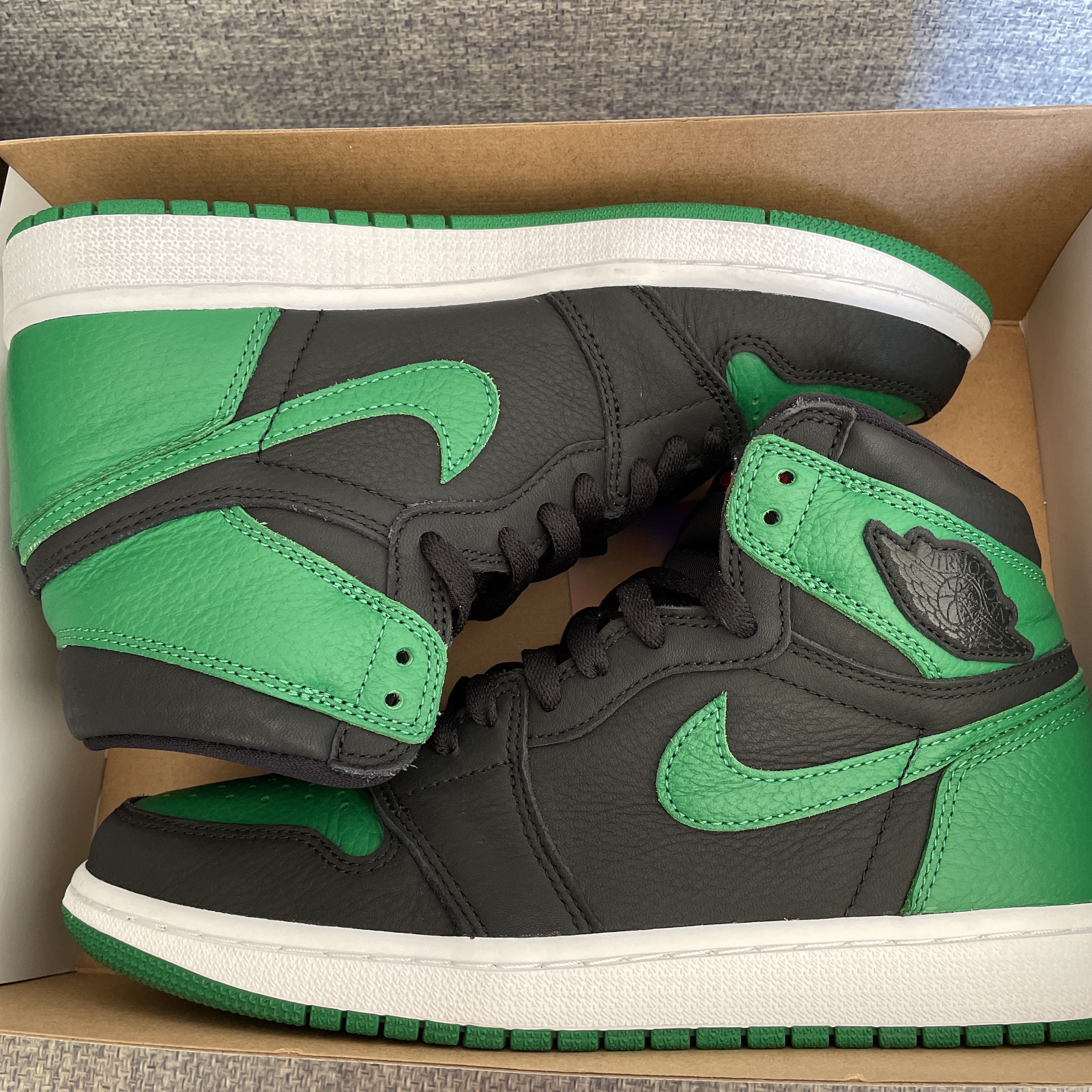 Nike Air Jordan 1 Retro High OG "Black/Pine Green" (2020)      