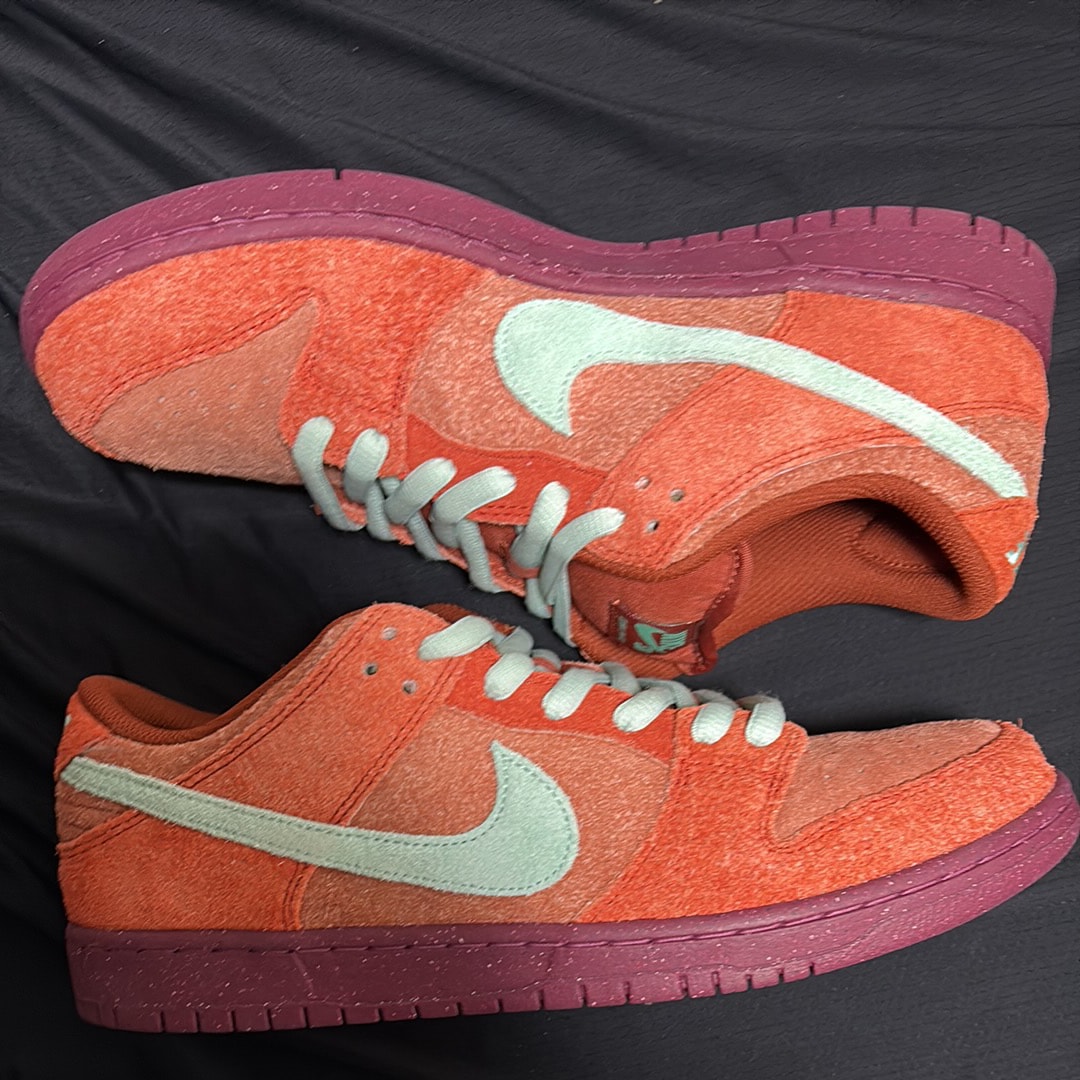 Nike SB Dunk Low Pro PRM "Mystic Red and Rosewood"