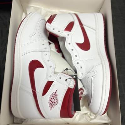 Nike Air Jordan 1 High '85 "Metallic Burgundy"