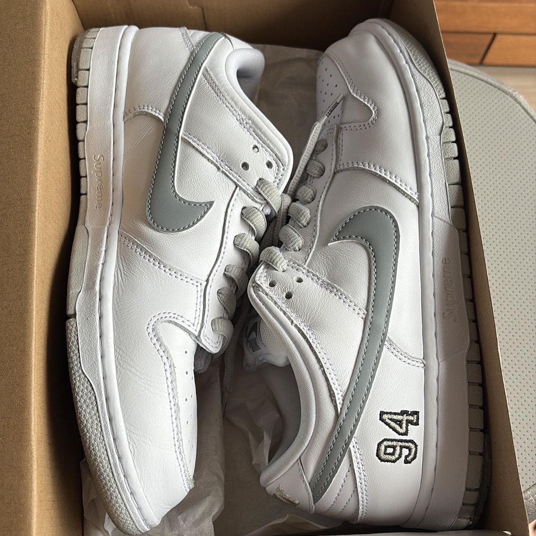 Supreme × Nike SB Dunk Low "White/Metallic Silver" (25FW Week2)