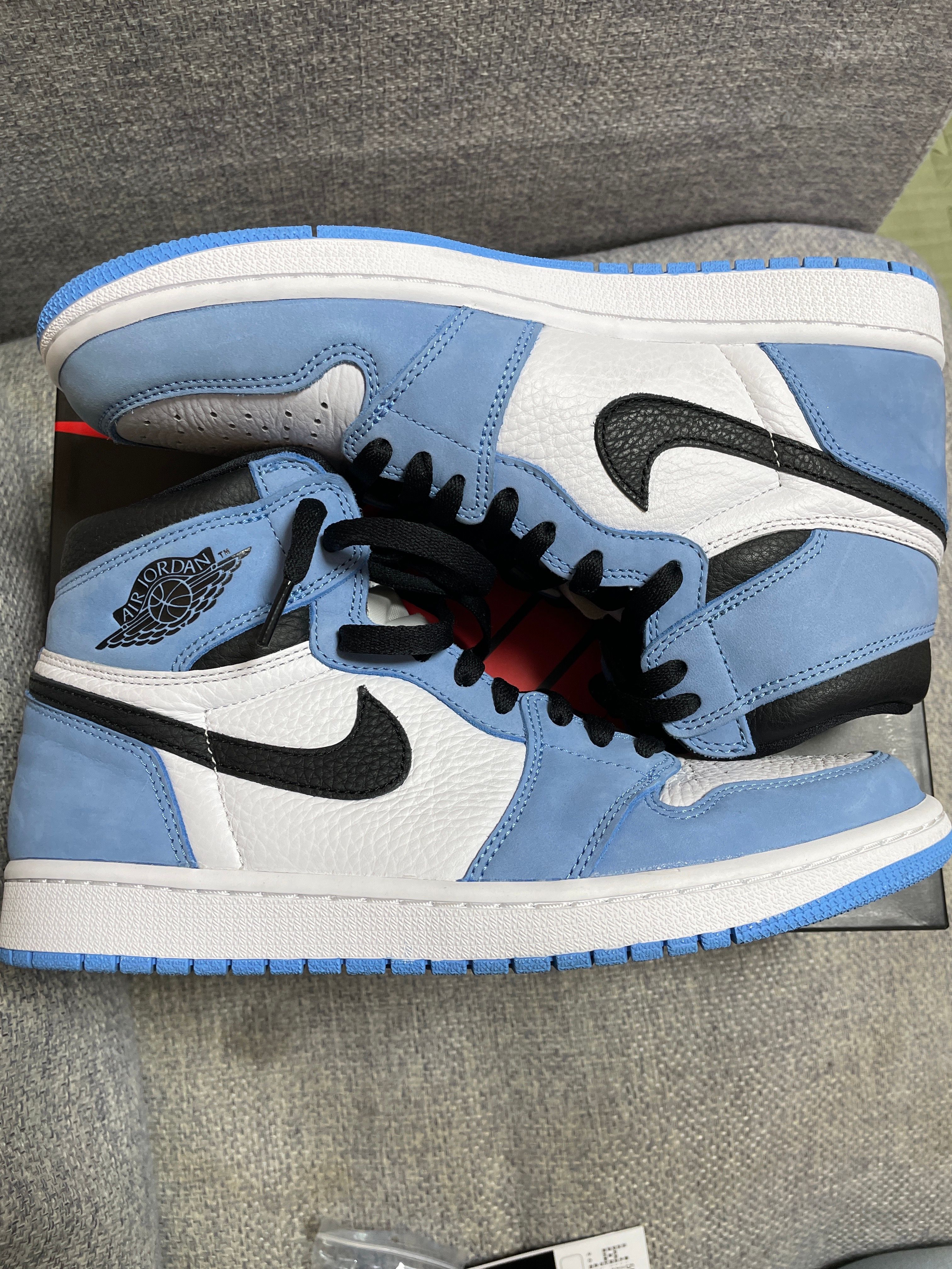 Nike Air Jordan 1 High OG "University Blue"