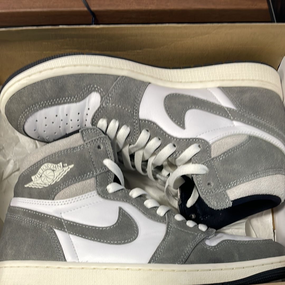 Nike Air Jordan 1 Retro High OG "Black and Smoke Grey"