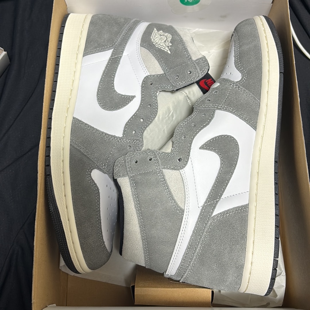 Nike Air Jordan 1 Retro High OG "Black and Smoke Grey"