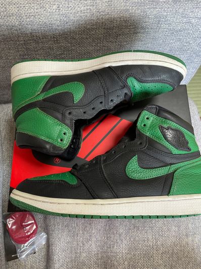 Nike Air Jordan 1 Retro High OG "Black/Pine Green" (2020)