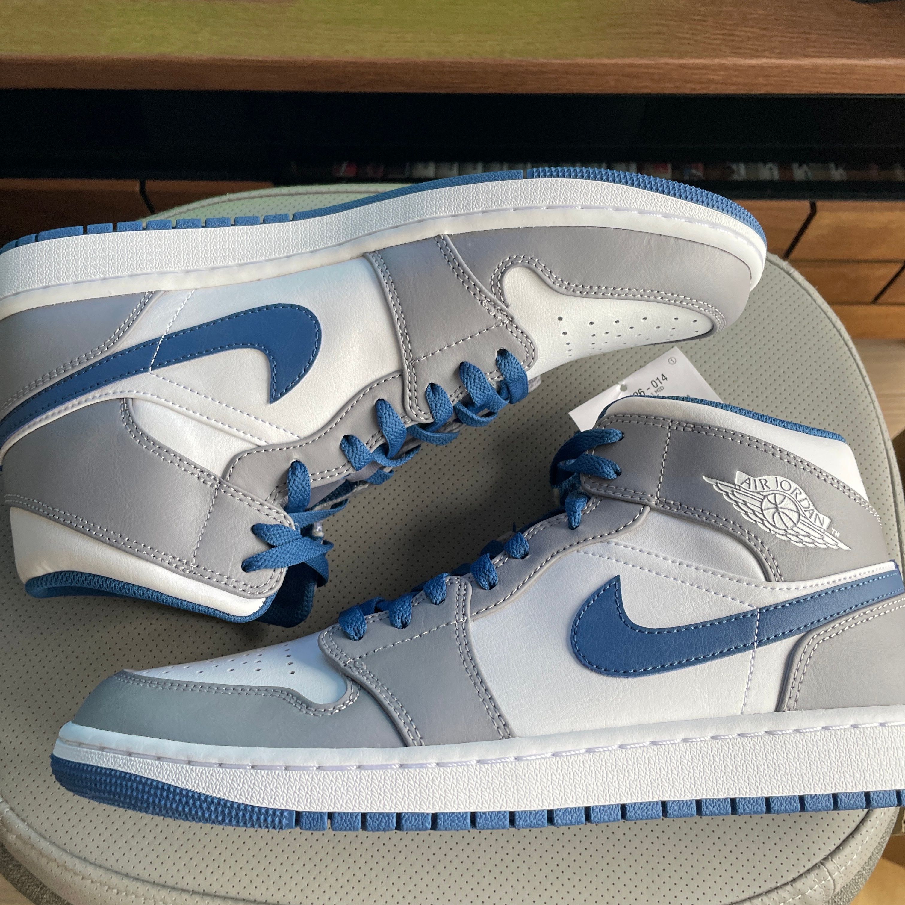 Nike Air Jordan 1 Mid "True Blue"