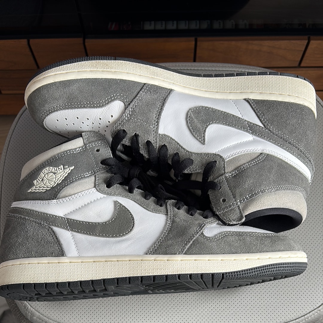 Nike Air Jordan 1 Retro High OG "Black and Smoke Grey"