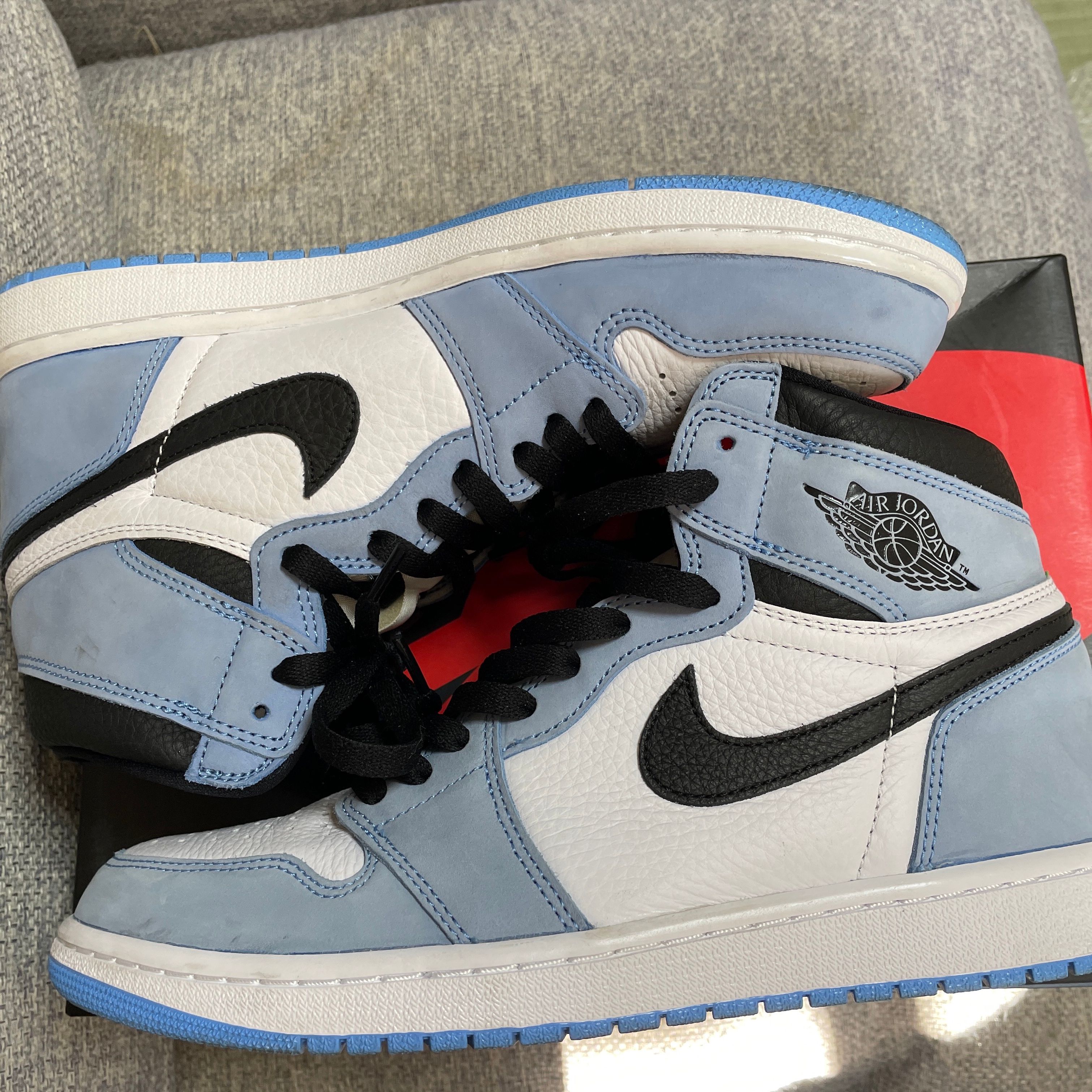 Nike Air Jordan 1 High OG "University Blue"