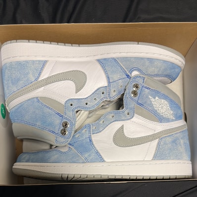 Nike Air Jordan 1 High OG "Hyper Royal"