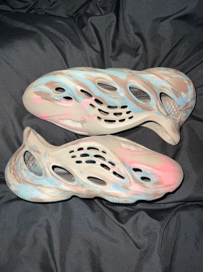 adidas YEEZY Foam Runner