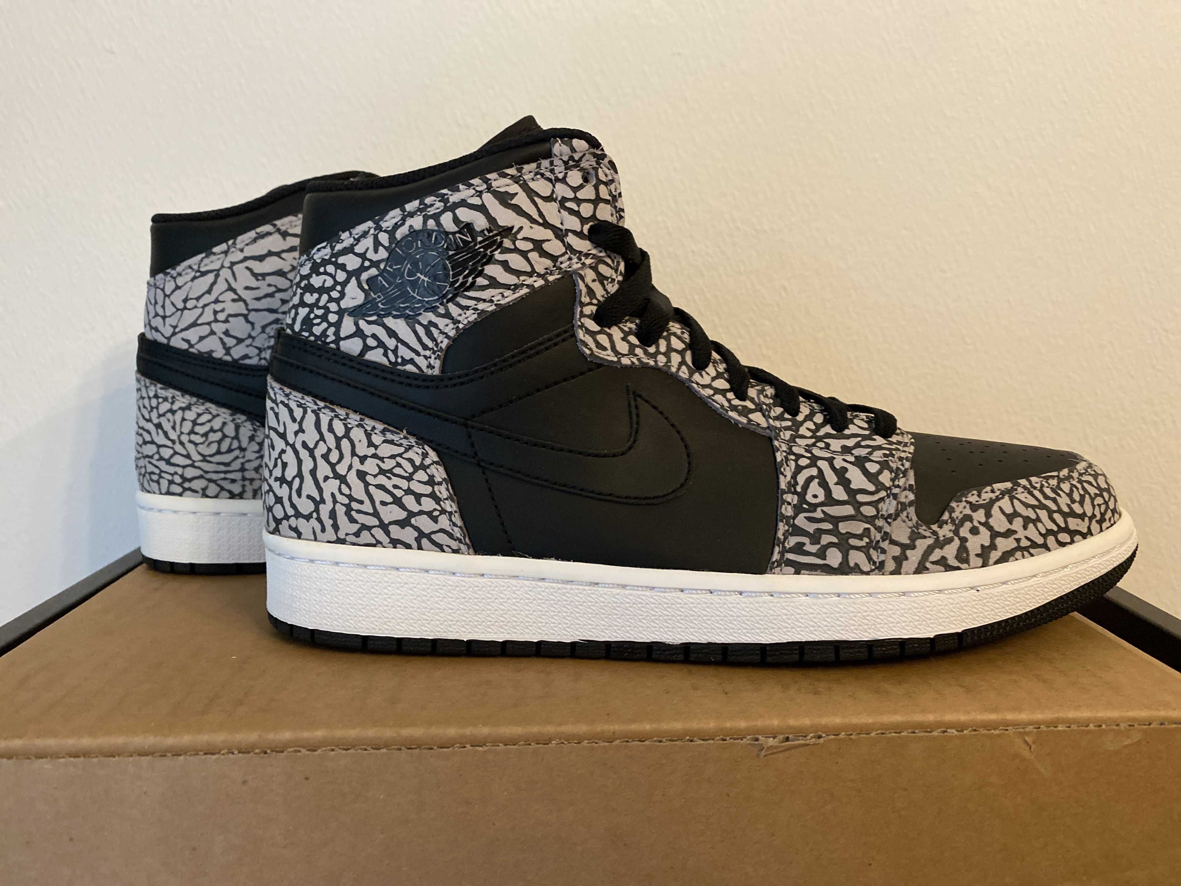 Nike Air Jordan 1 Retro High "Un-Supreme"