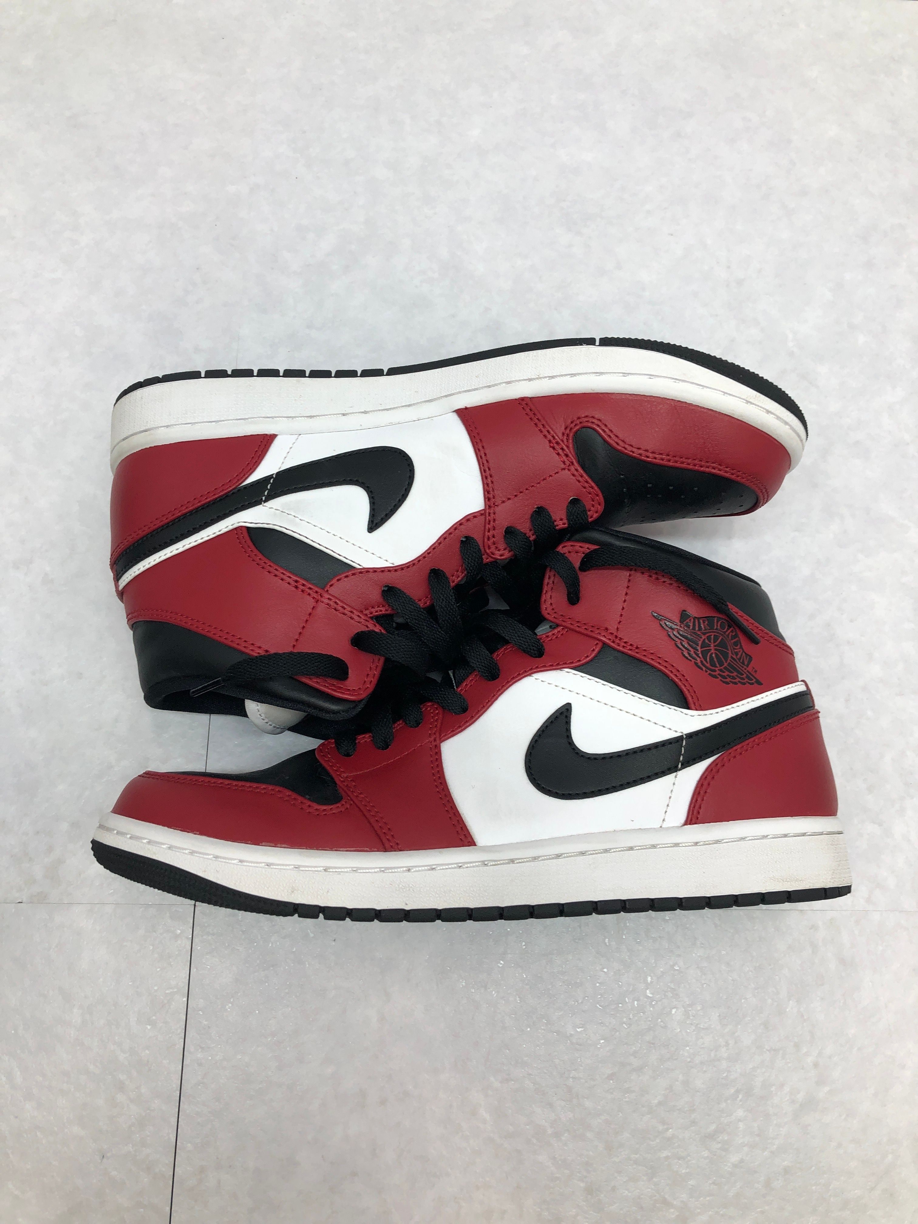 Nike Air Jordan 1 Mid "Chicago Black Toe"