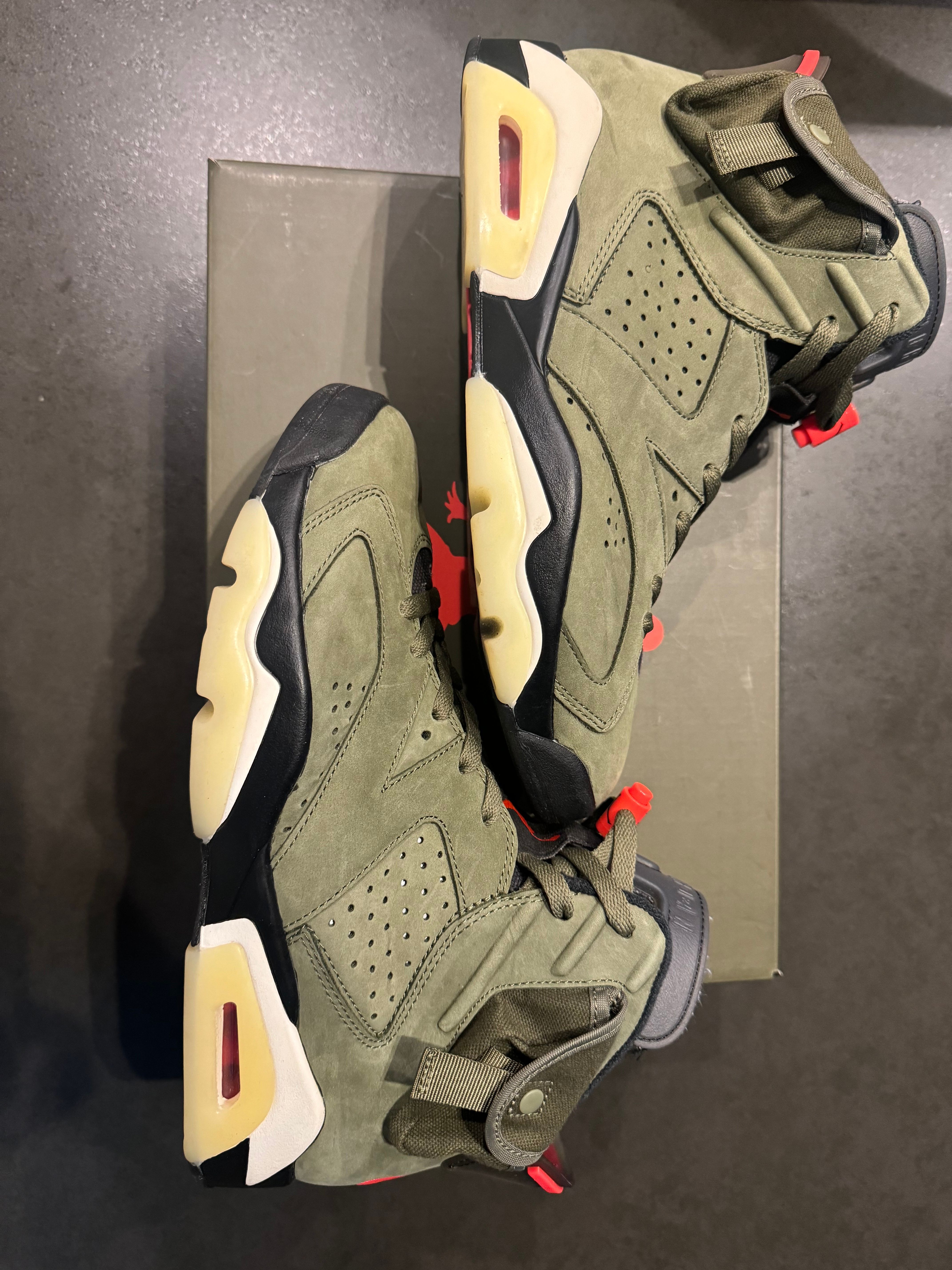 Travis Scott × Nike Air Jordan 6 Retro "Medium Olive"