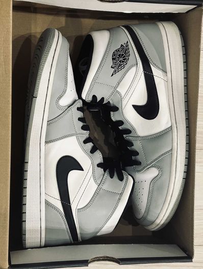 Nike Air Jordan 1 Mid "Light Smoke Grey/White/Black"