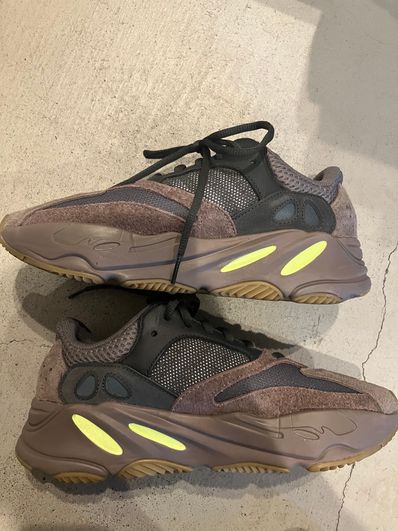 YEEZY BOOST 700 WAVE RUNNER DARK GREY