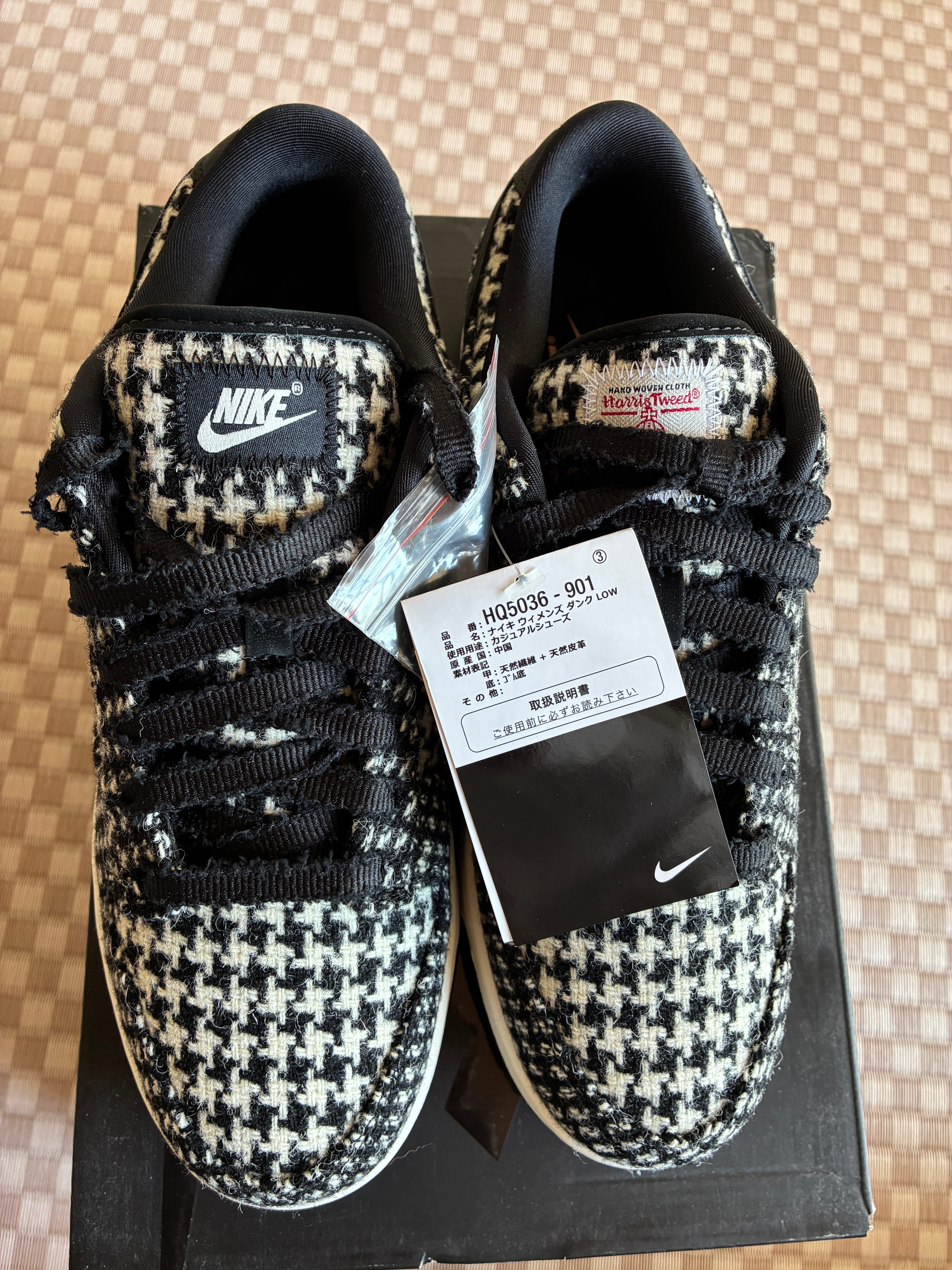 ハリスツイード × ナイキ ウィメンズ ダンク ロー "ブラック/ファントム"
