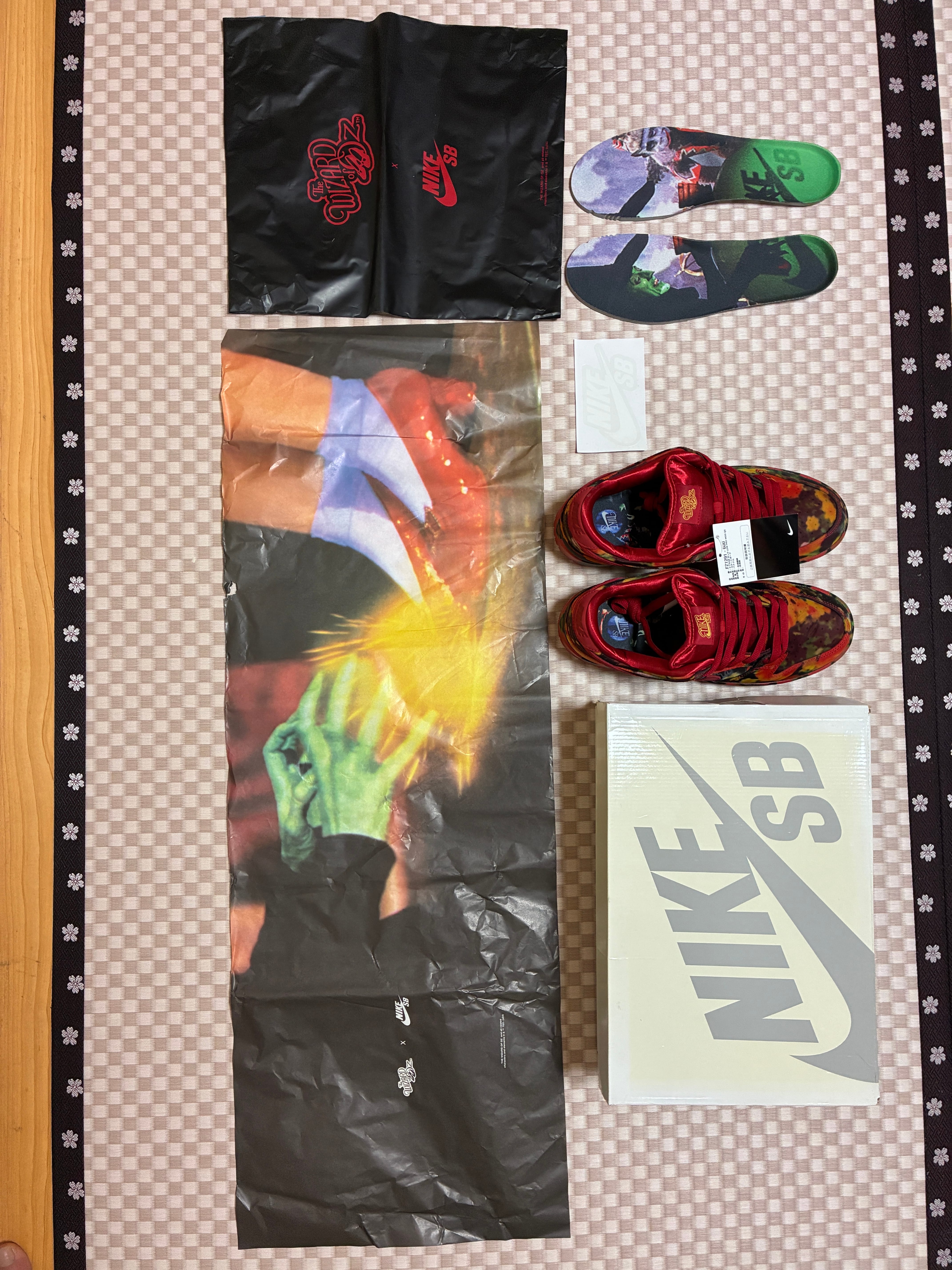 The Wizard of Oz × Nike SB Dunk Low "Poppy Field"