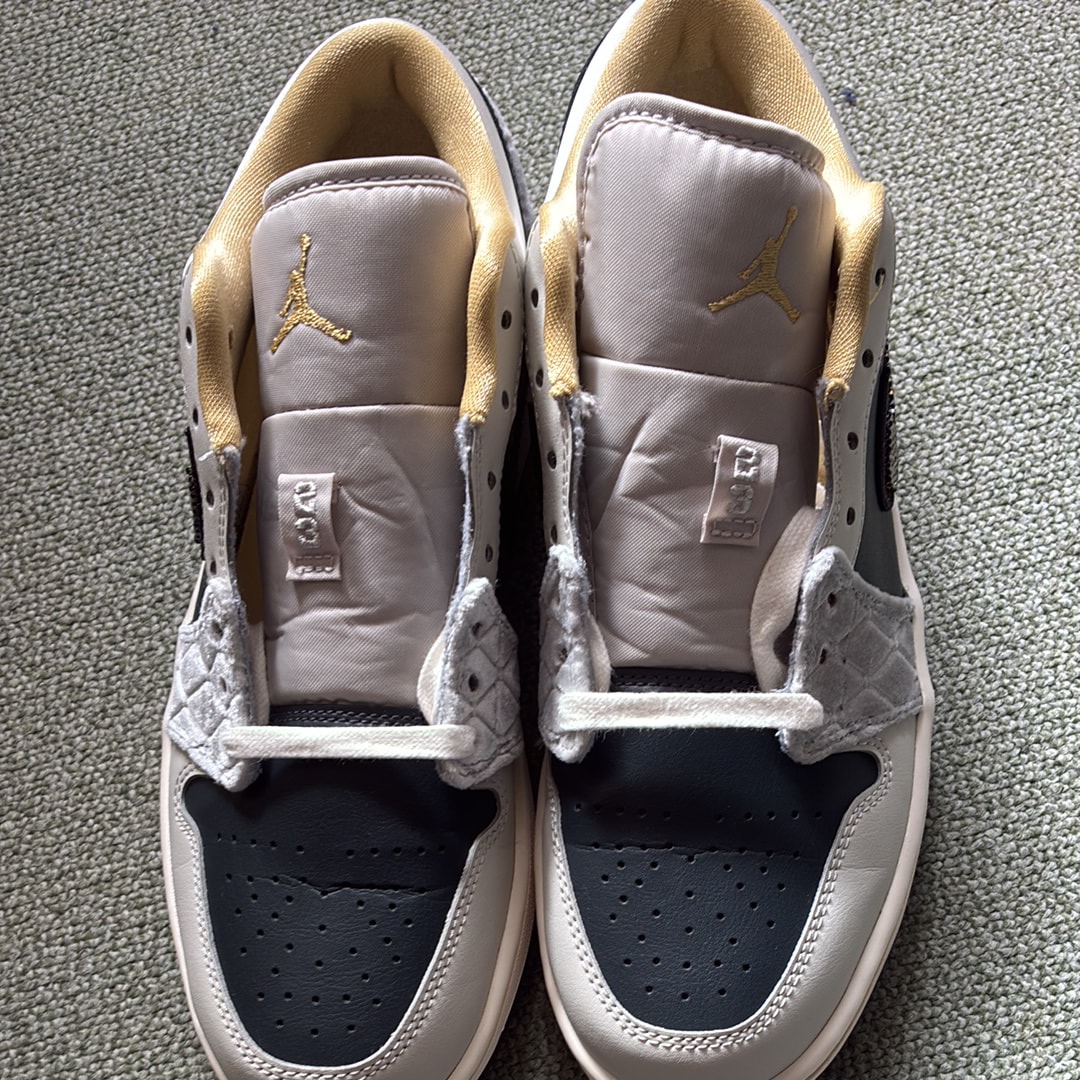 ナイキ エアジョーダン1 ロー "ビーディド"